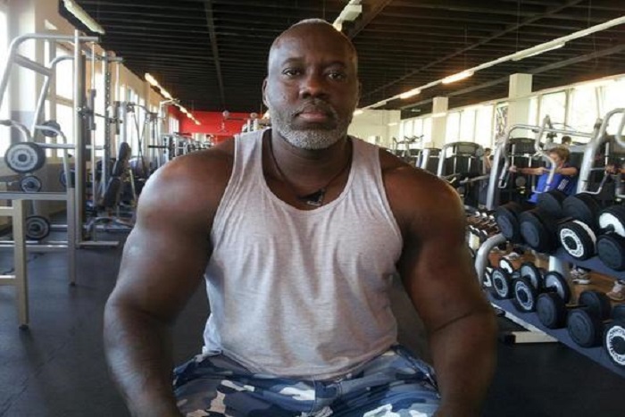 Rocky Balboa : «Bombardier est monté sur moi, pour me maîtriser, avant de me rouer de coups»