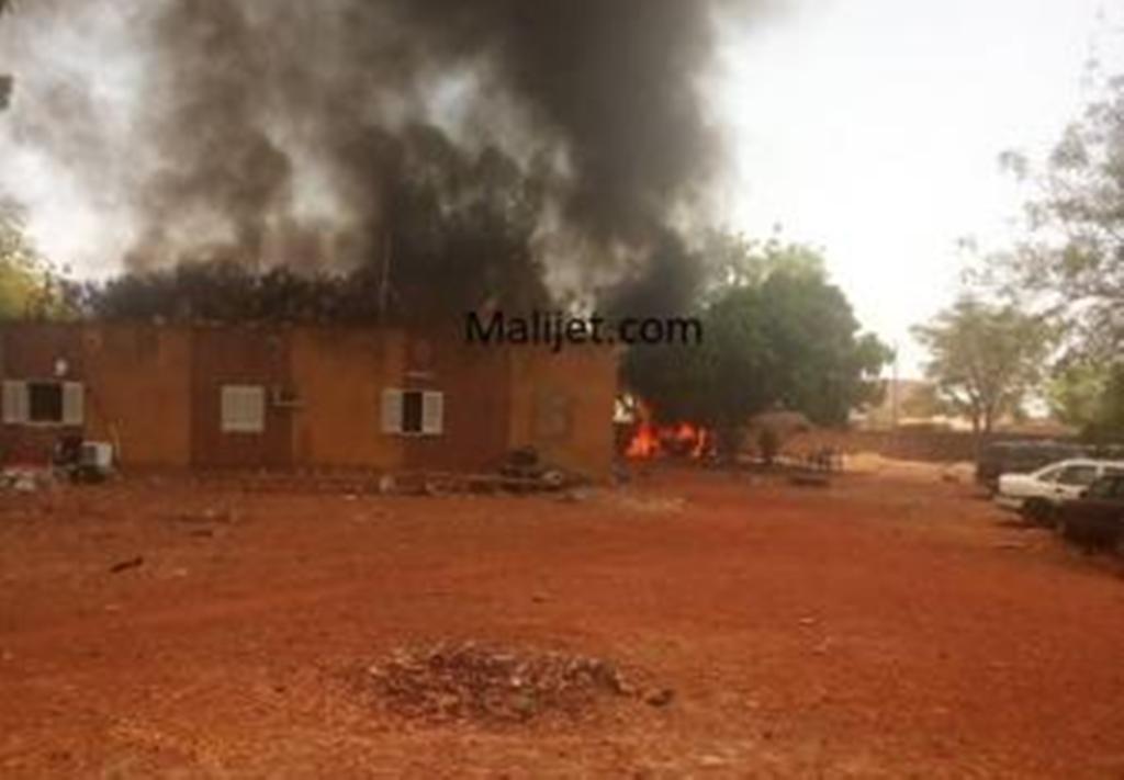 Fana : suite à l’assassinat d’un enfant, la population brûle la gendarmerie