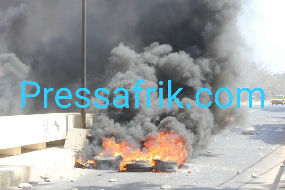 L’UCAD en état de siège : les images de la furie des étudiants