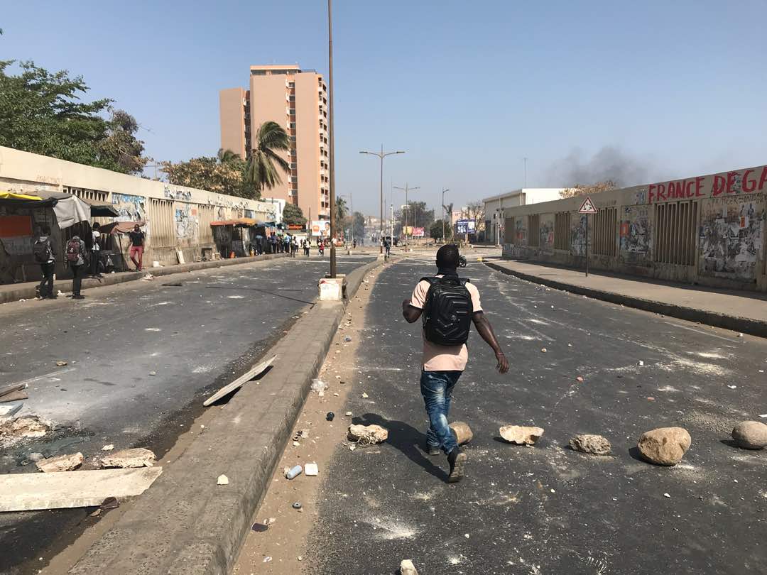 L’UCAD en état de siège : les images de la furie des étudiants