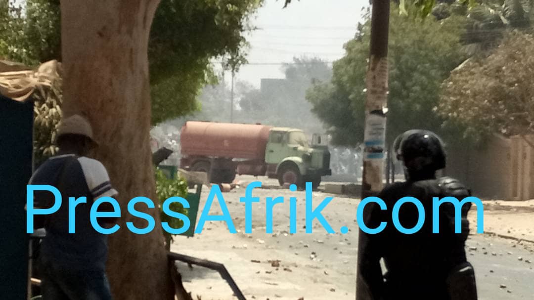 Les Images des violents affrontements à l'UCAD ce mercredi