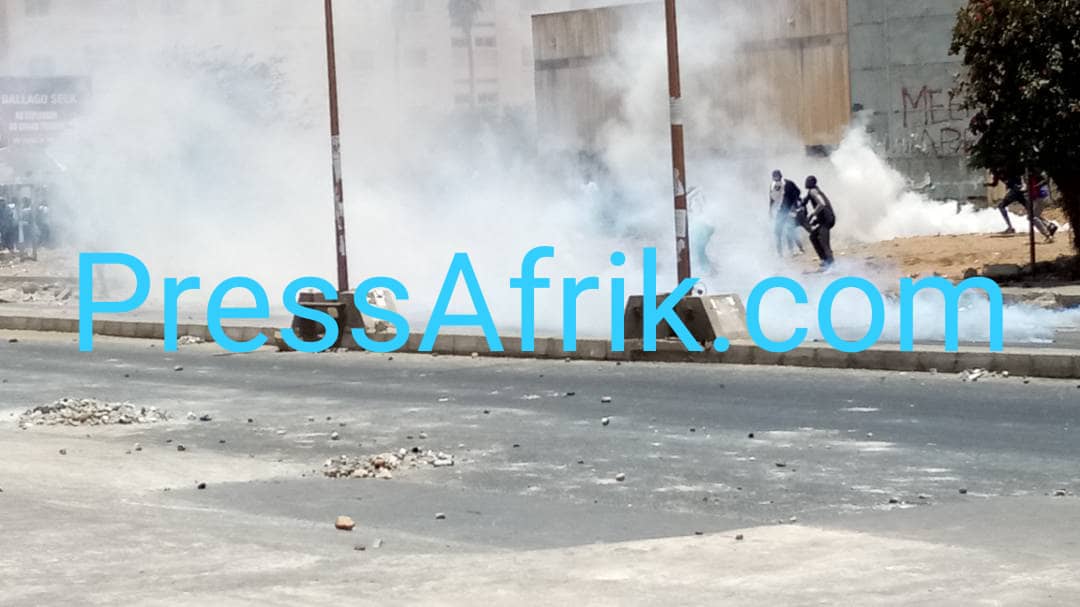 Les Images des violents affrontements à l'UCAD ce mercredi