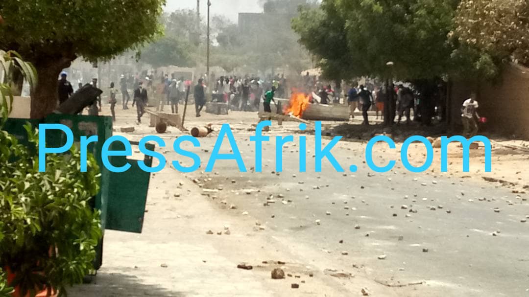 Les Images des violents affrontements à l'UCAD ce mercredi