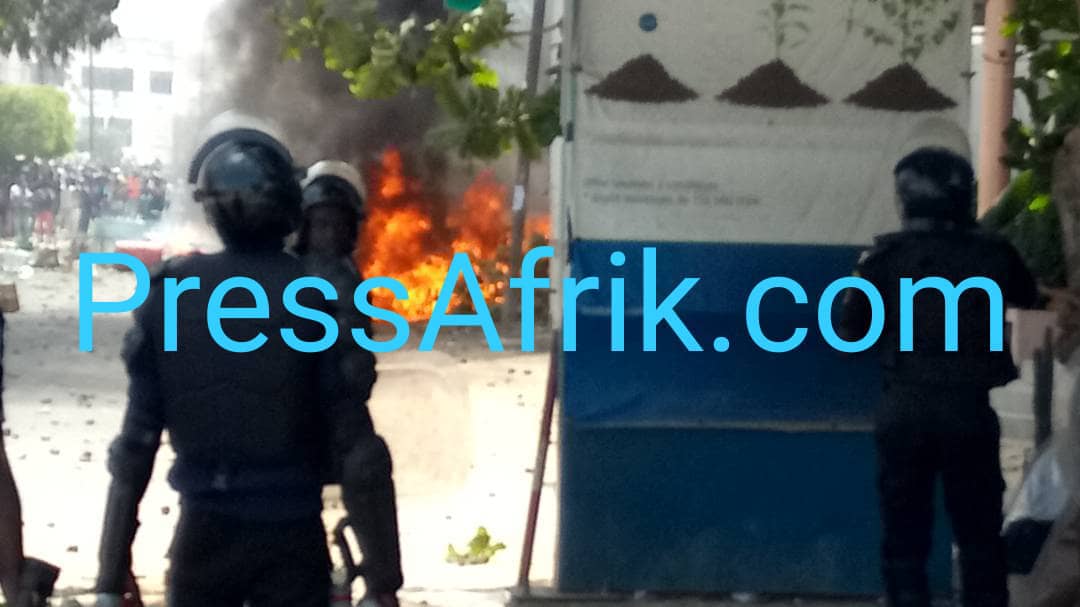 Les Images des violents affrontements à l'UCAD ce mercredi