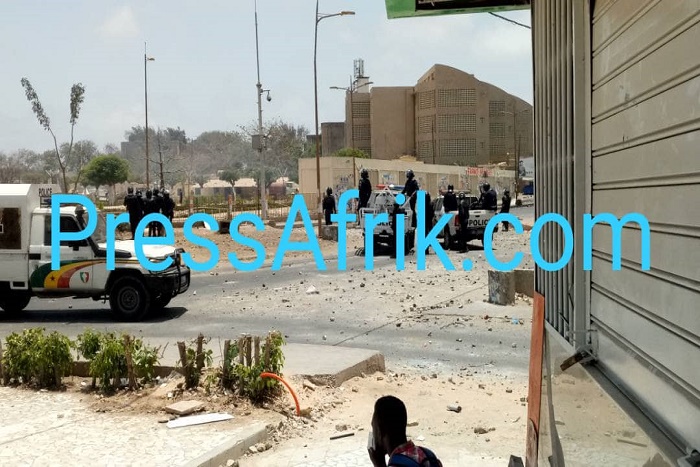 Plusieurs fronts ouverts aux alentours de l'UCAD, les journalistes menacés 