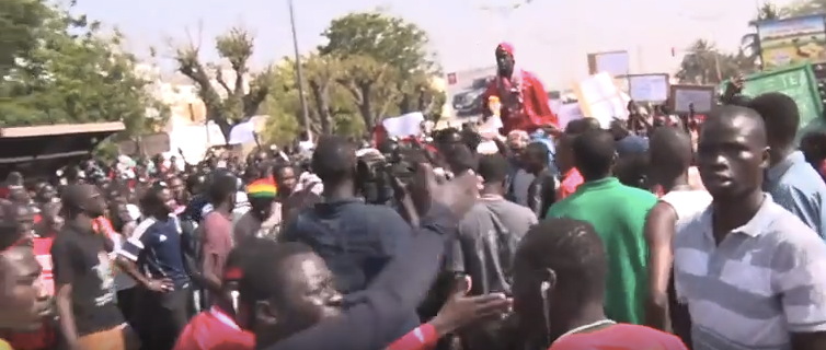 Marche pacifique à Dakar :  les étudiants appellent à l'union sacrée 