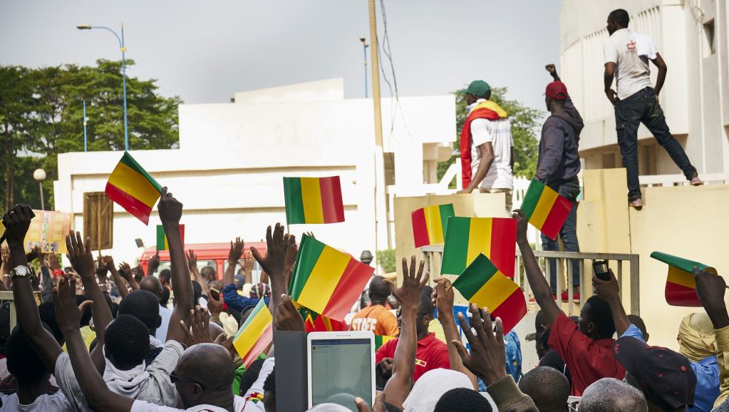 Mali: la majorité présidentielle veut calmer le jeu