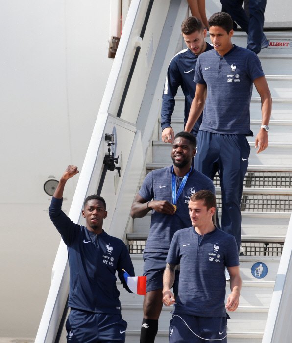 Vidéo-Suivez en direct l'arrivée des Bleus à Paris