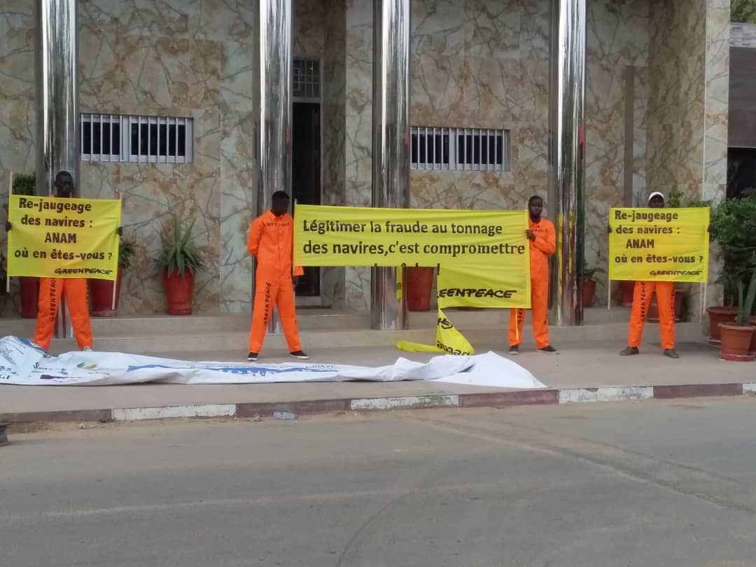 URGENT - Des militants de Greenpeace protestent devant les locaux de l’ANAM