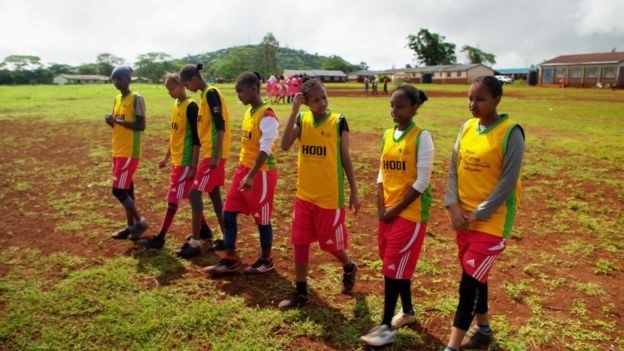 Vaincre les mariages précoces par le football