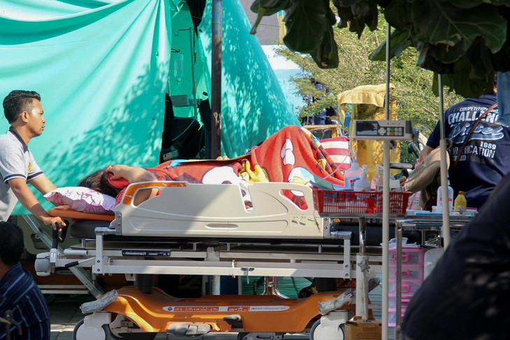 Séismes en Indonésie: les secours s'activent auprès des survivants