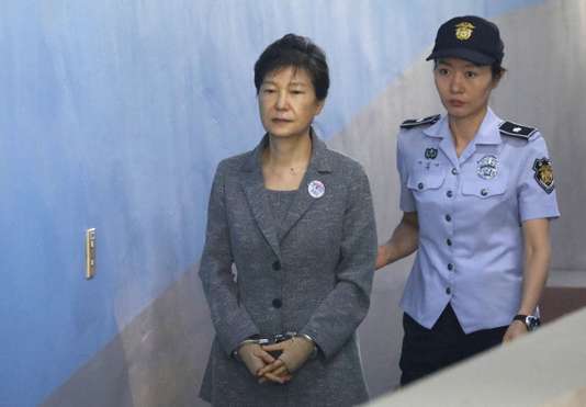 Corée du Sud : 25 ans de prison pour l’ancienne présidente, Park Geun-hye