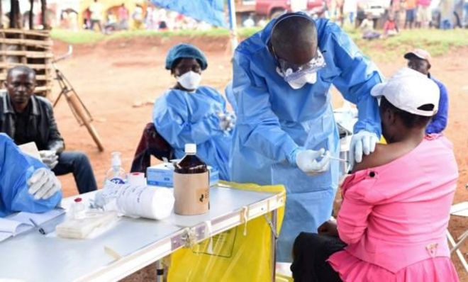 Un médecin infecté par Ebola en RDC