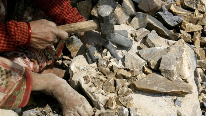 ​ Les casseuses de pierres inquiètent pour leur avenir en RDC