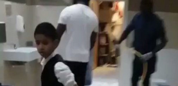 Résultat de recherche d'images pour "Vidéo: Sadio Mané participe au nettoyage d'une mosquée à Liverpool"