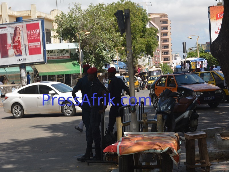 Images-Sit-in devant le ministère de l'intérieur :  les forces de l'ordre prêts pour "le combat"