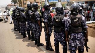 Un responsable de la police tué en Ouganda
