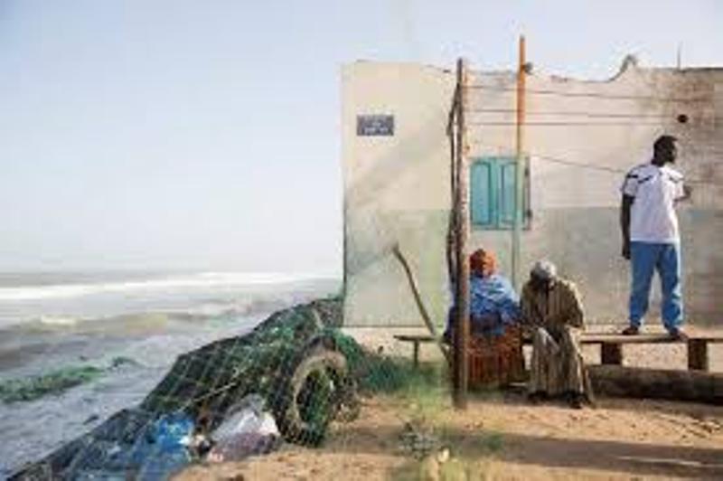 Mbour: la mer ravage une dizaine de maisons
