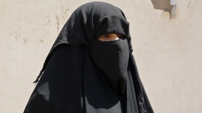 Un égyptien arrêté pour avoir mangé avec une femme