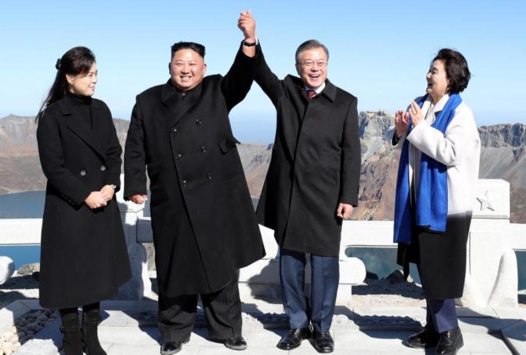Les dirigeants des deux Corées affichent leur unité au mythique mont Paektu