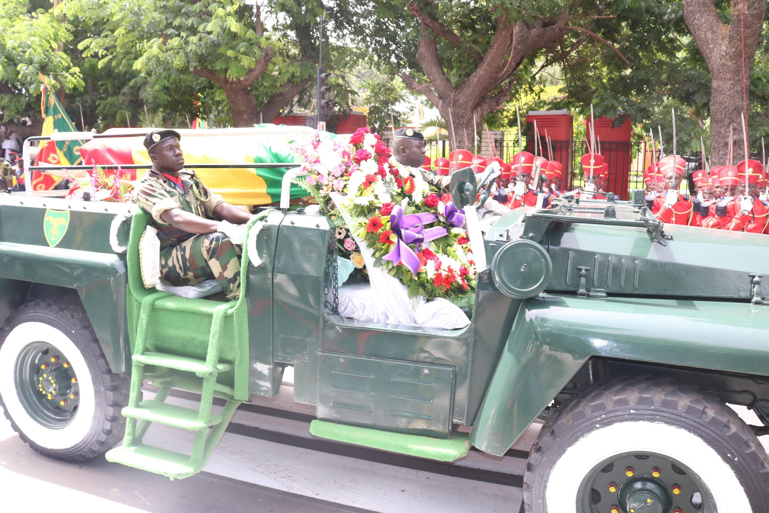 Revivez l'hommage National rendu au défunt chef du protocole