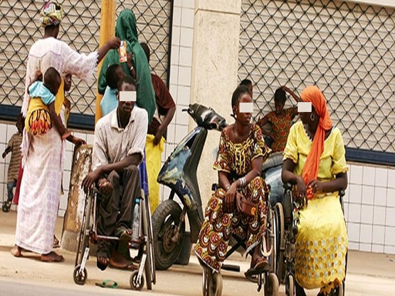 Les personnes vivant avec un handicap exigent de passer en priorité lors des votes