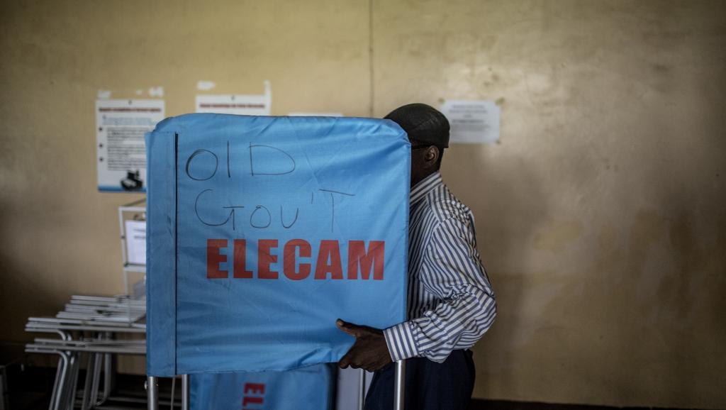 Direct-Présidentielle au Cameroun: les électeurs commencent à voter
