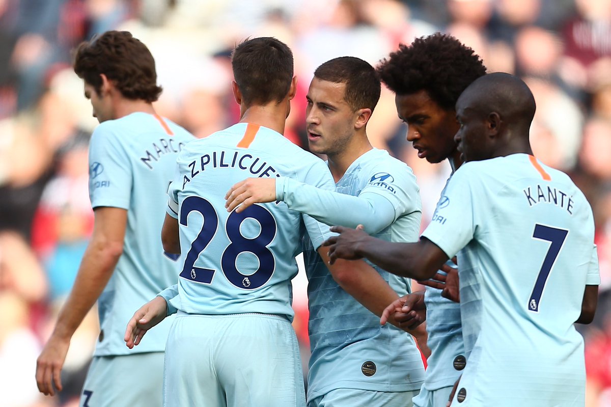 Chelsea prend provisoirement la tête de la #PremierLeague