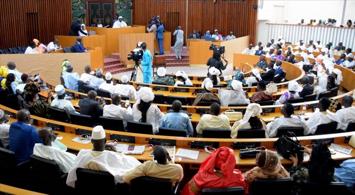 #SessionOrdinaireAssembléeNationale : Premiers heurts entre Cheikh Bara Doly et Awa Guèye, la séance suspendue