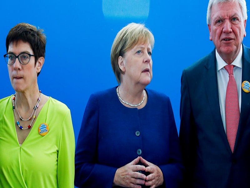 Après la gifle électorale en Bavière, Merkel recadre son gouvernement