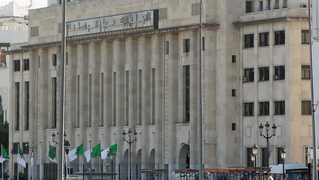 Algérie: crise au Parlement, le FLN exige la démission de son président