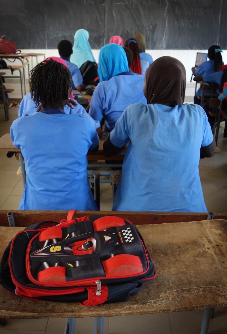 ​Sénégal : Des adolescentes exploitées sexuellement et harcelées dans des écoles (Human Right Watch)