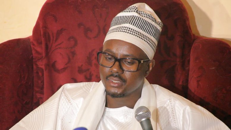 Serigne Bass Abdou Khadre sermonne les femmes apéristes