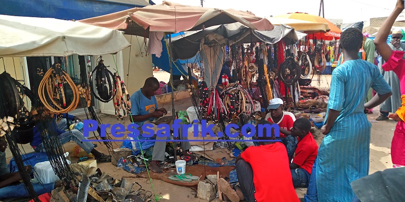 #Magal2018: des Nigériens vendeurs de gris-gris inondent le marché Okass
