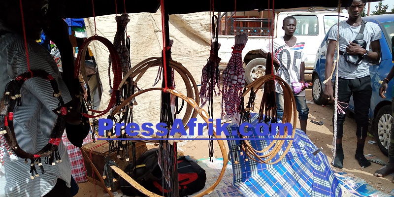 #Magal2018: des Nigériens vendeurs de gris-gris inondent le marché Okass