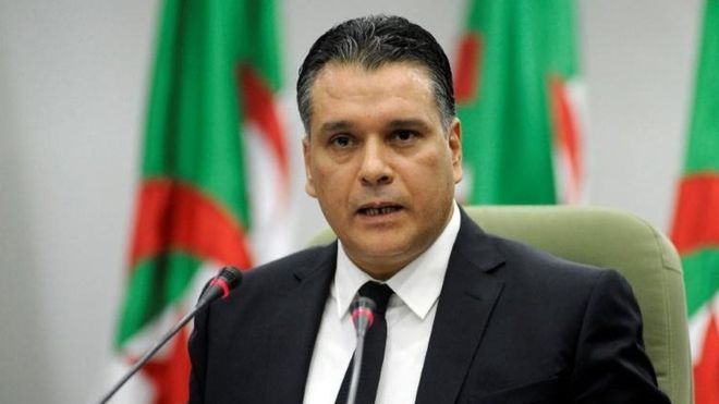 Parlement bicéphale et menace de démission collective en Algérie