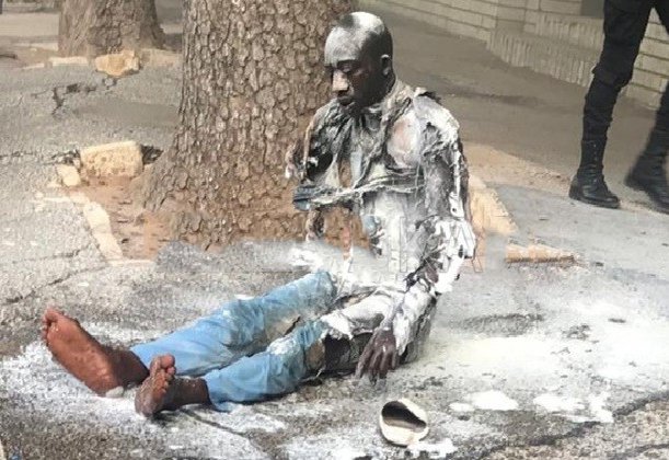 Urgent : Un homme s'immole par le feu près du palais