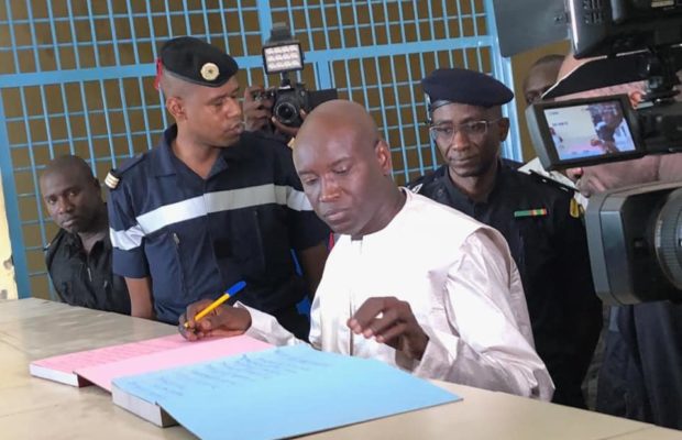 Réunion CRD du Gamou 2018 : Aly Ngouille Ndiaye "insulte" tous les maires, celui de Tivaouane le recadre