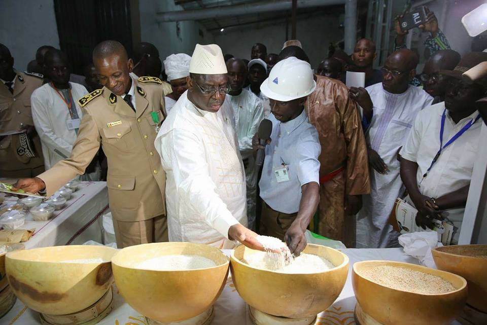 Hausse prix du riz parfumé : les commerçants accusent le gouvernement de tout manigancer pour promouvoir le riz local