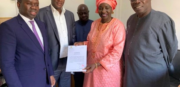Présidentielle 2019: Mimi Touré a déposé la lettre de candidature de Macky au Conseil constitutionnel
