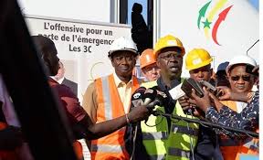 Le PM Mahammed Boun  Abdallah Dionne pose la première pierre de la société…