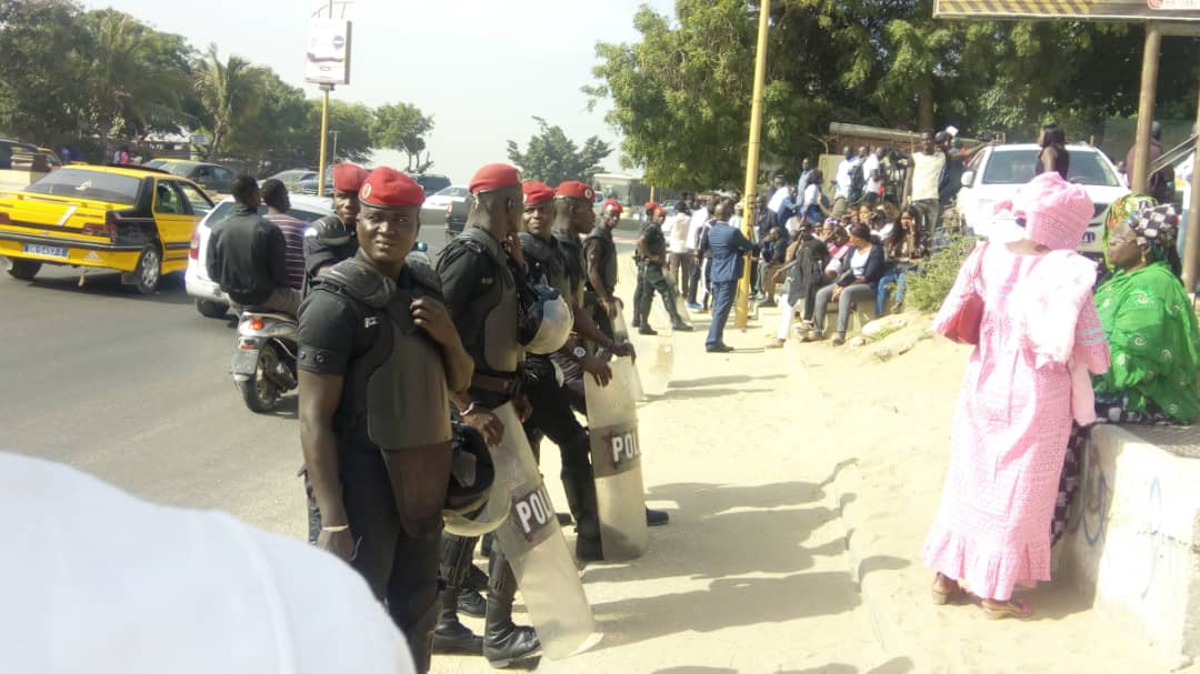Images - La Cour suprême en état de siège