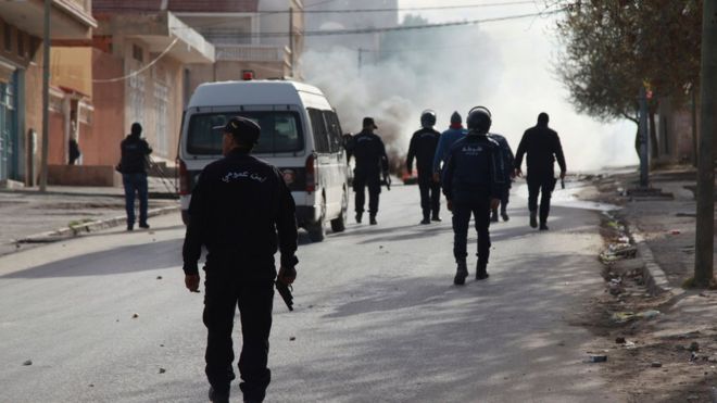 Un journaliste s'immole à Tunis