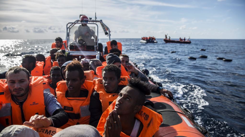 Plus de 300 migrants secourus par une ONG arrive en Espagne