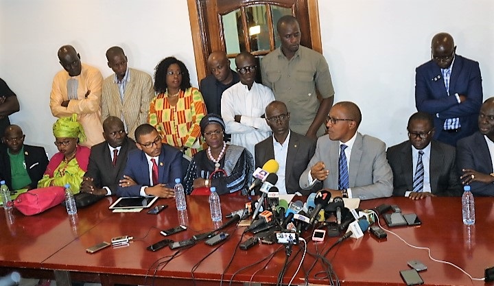 ​25 candidats de l’opposition sénégalaise se montrent solidaires et dénoncent le rejet de certaines candidatures par le Conseil Constitutionnel