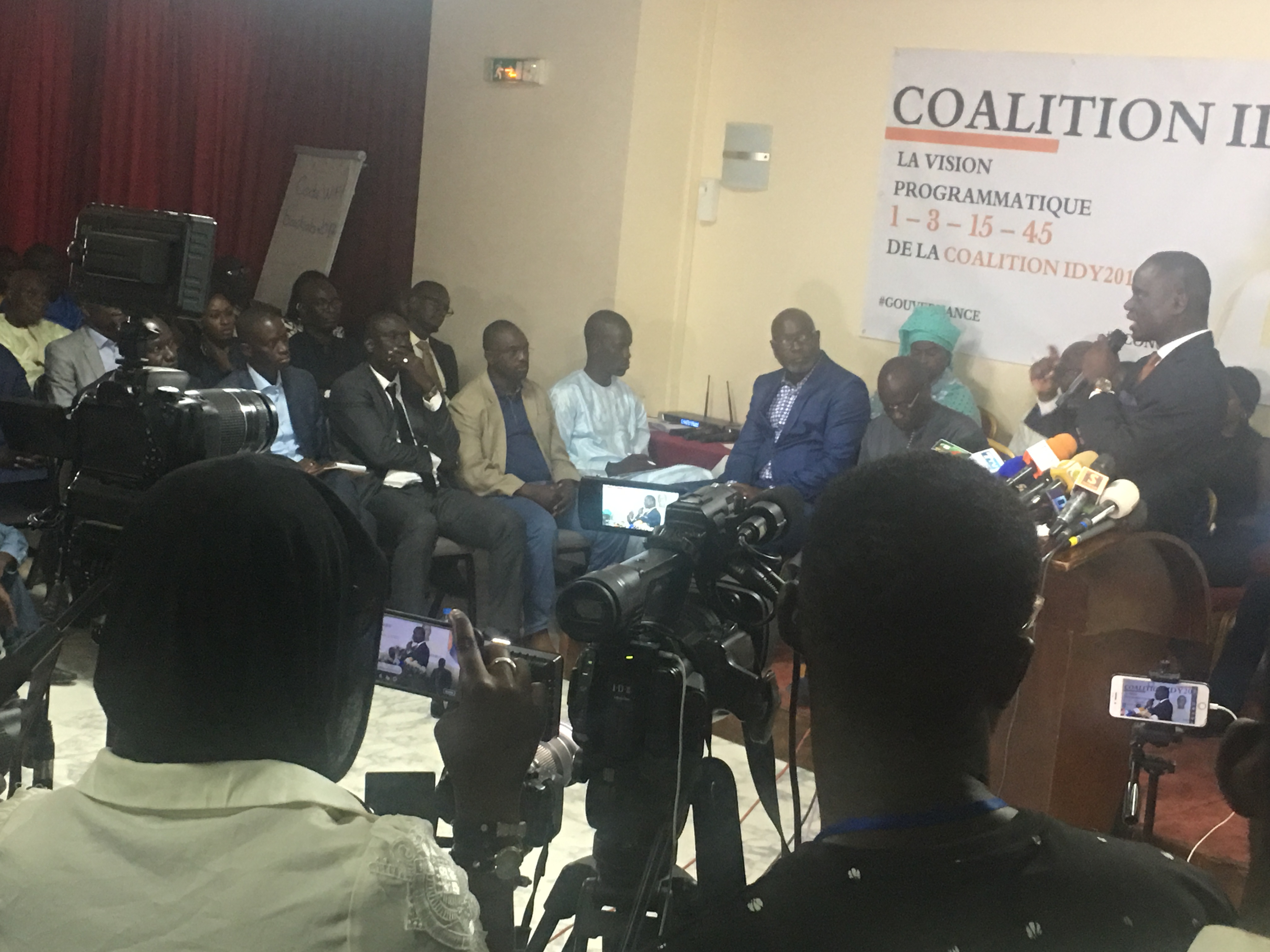 Idy drague les médias : il va donner toutes les publicités à la presse privée