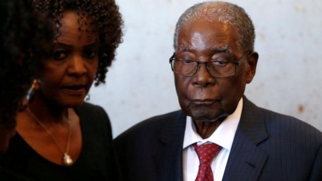 Une valise d'argent volée chez Mugabe