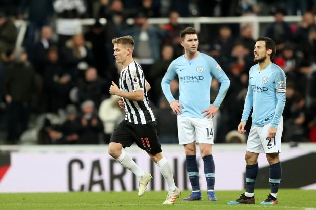 Manchester City battu à Newcastle, le titre s'éloigne