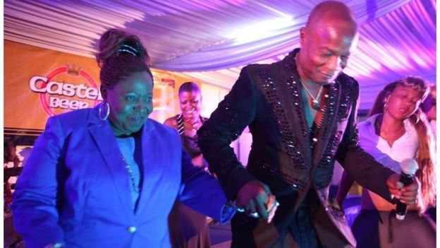 Koffi Olomidé sera jugé en France pour "agressions sexuelles