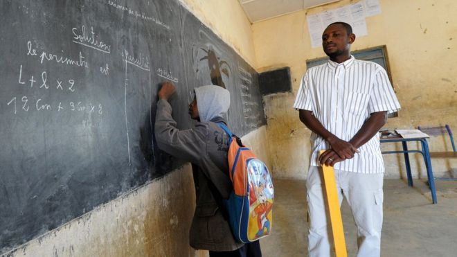 Des enseignants en sit-in pour réclamer leur engagement à la fonction publique ont été dispersés